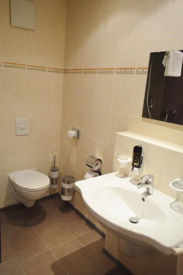Hotel B8 Voerde Dış mekan fotoğraf