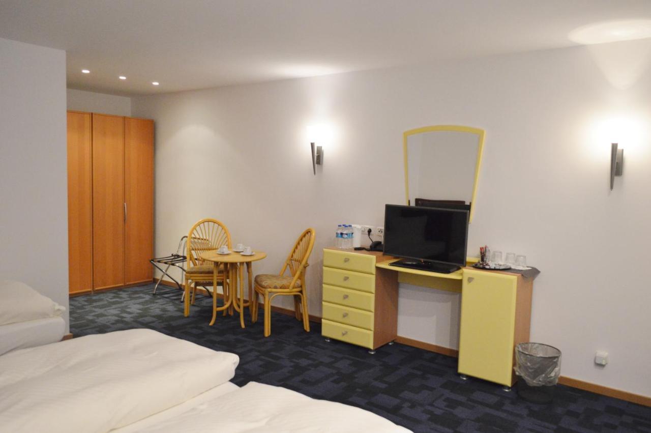 Hotel B8 Voerde Dış mekan fotoğraf